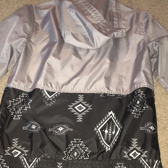 windbreaker - Picture 4 of 4